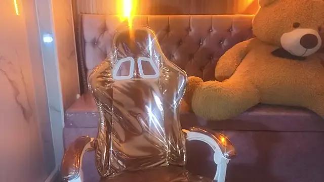 Mad beauty - checkout our excited streamers as they tease to their beloved melodies and slowly squirt for enjoyment to appease your wildest wishes.