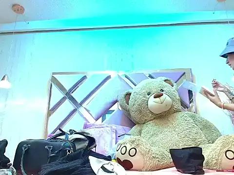 Mad beauty - checkout our excited streamers as they tease to their beloved melodies and slowly squirt for enjoyment to appease your wildest wishes.