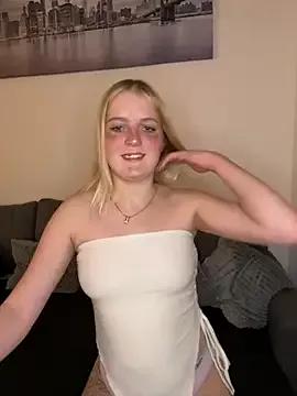 DieBlondeHannah from StripChat is Freechat