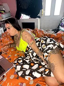 Mad beauty - checkout our excited streamers as they tease to their beloved melodies and slowly squirt for enjoyment to appease your wildest wishes.