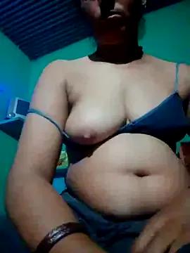 DOLLY-739 from StripChat is Freechat