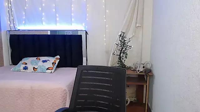 Dolly__moon from StripChat is Freechat