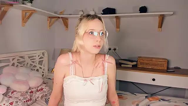 Mad beauty - checkout our excited streamers as they tease to their beloved melodies and slowly squirt for enjoyment to appease your wildest wishes.