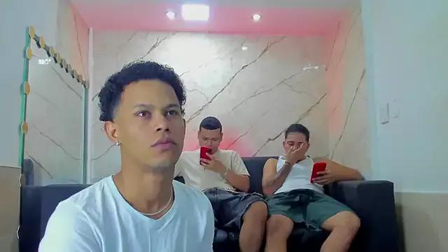 Dreams_Goldens from StripChat is Freechat