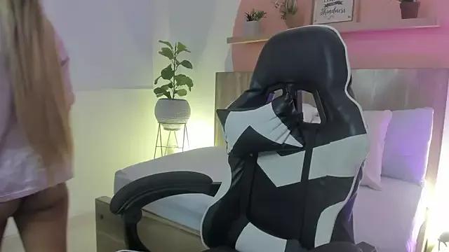 Mad beauty - checkout our excited streamers as they tease to their beloved melodies and slowly squirt for enjoyment to appease your wildest wishes.