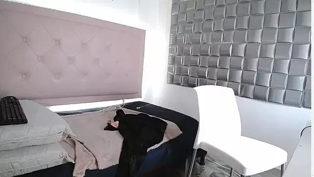 Dulce__Lovee from StripChat is Freechat