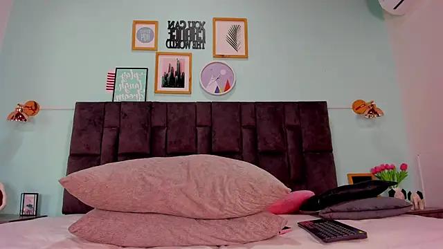 Mad beauty - checkout our excited streamers as they tease to their beloved melodies and slowly squirt for enjoyment to appease your wildest wishes.