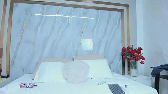 DulceEsmeralda from StripChat is Freechat