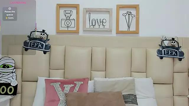 EbonyLudovica from StripChat is Freechat