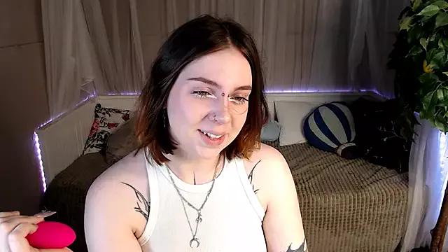 Effie_Woods from StripChat is Freechat