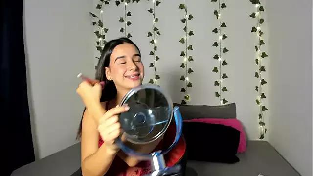 Elaraa from StripChat is Freechat