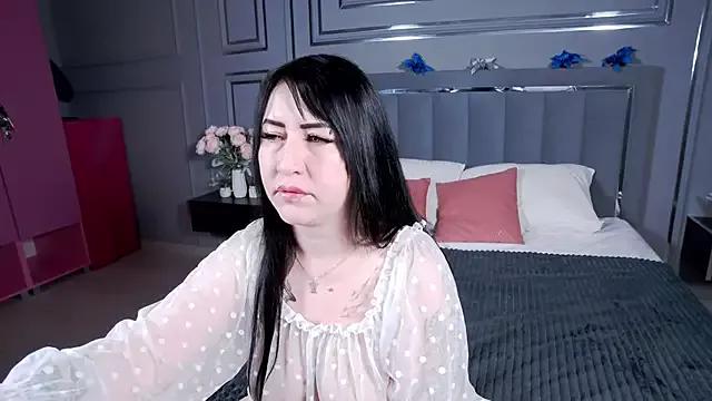 ElianaReed from StripChat is Freechat