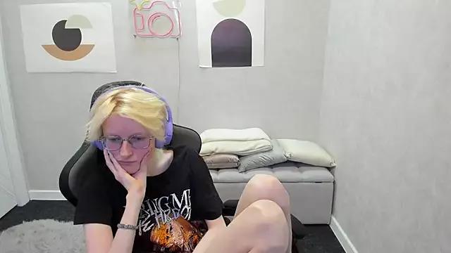 Mad beauty - checkout our excited streamers as they tease to their beloved melodies and slowly squirt for enjoyment to appease your wildest wishes.