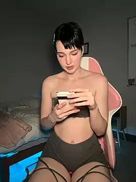 Ella-Blue from StripChat is Freechat