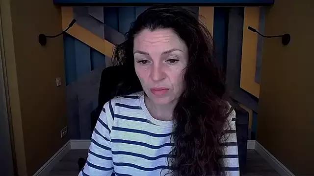 EllaLong from StripChat is Freechat