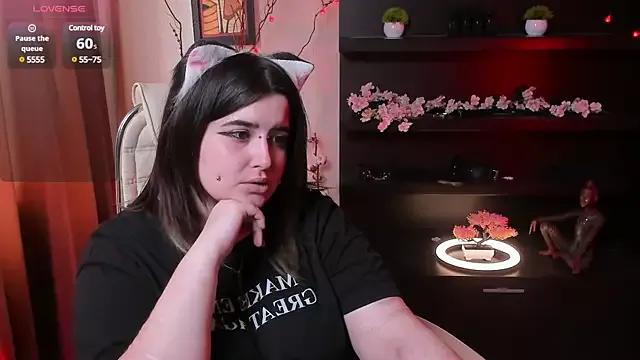 EllieMayCry from StripChat is Freechat