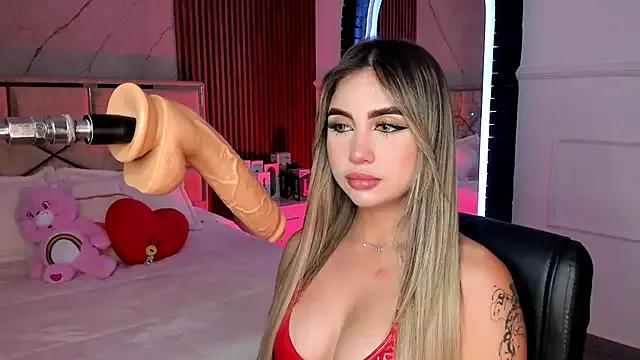 Photos of EmiilyHendriixx from StripChat is Freechat