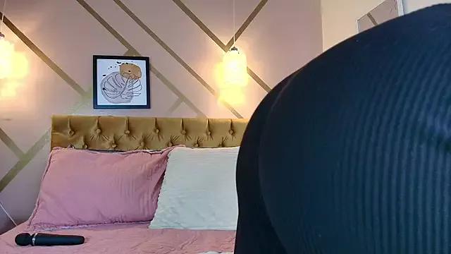 EmiilyWillss from StripChat is Freechat
