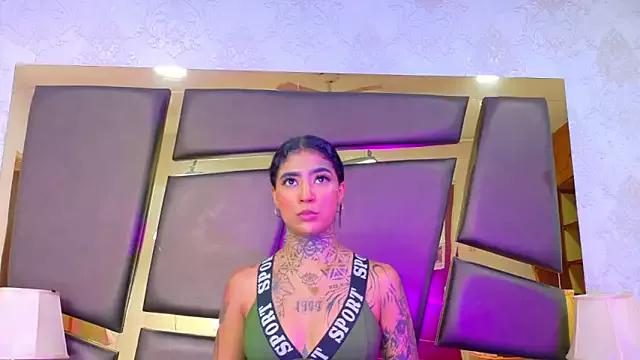 EmilieLake from StripChat is Freechat