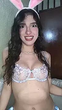 Emily-hottson from StripChat is Freechat