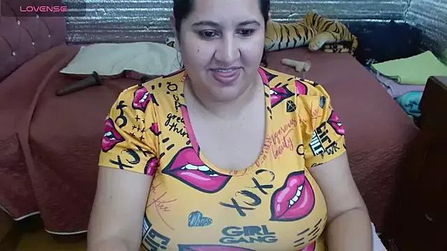 EMILY-NESSA from StripChat is Freechat