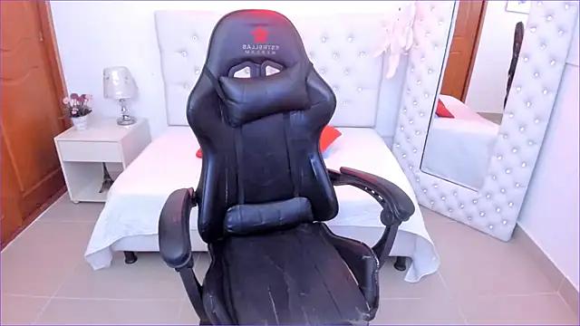 Mad beauty - checkout our excited streamers as they tease to their beloved melodies and slowly squirt for enjoyment to appease your wildest wishes.