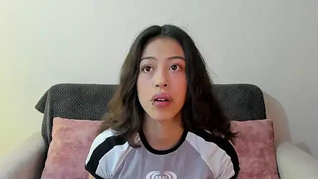 emily_jonessxx from StripChat is Freechat