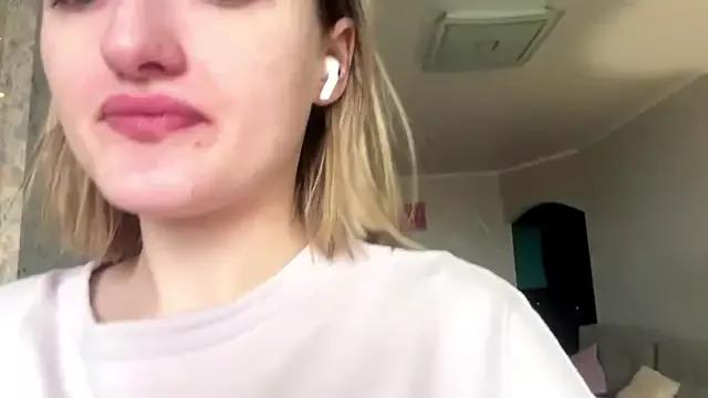 Emily_lyy from StripChat is Freechat