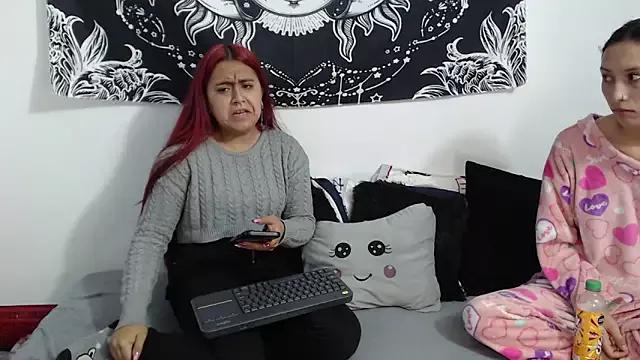 emily_n_abby from StripChat is Freechat