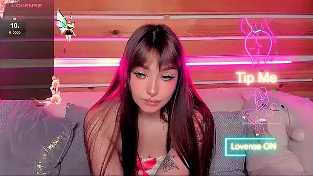 Emily_Tylerr from StripChat is Freechat