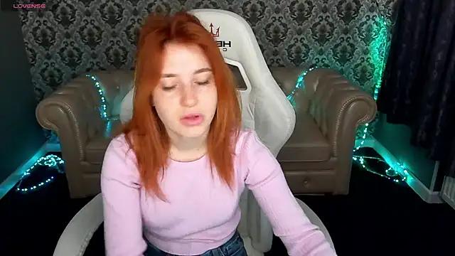 EmilyFoxxi from StripChat is Freechat