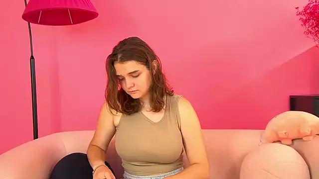 EmilyMiret from StripChat is Freechat