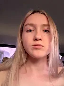 EmilyMood from StripChat is Freechat