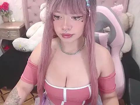 EmilyWildde from StripChat is Freechat