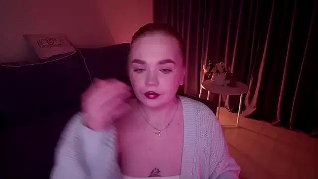 EmiRise from StripChat is Freechat