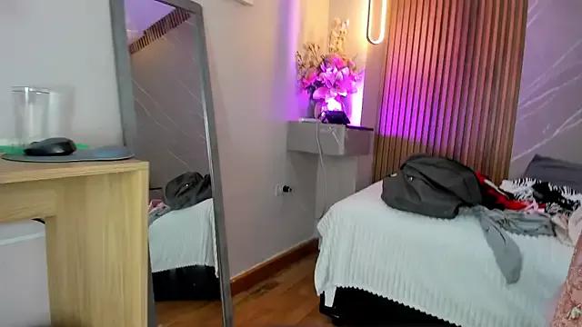 Mad beauty - checkout our excited streamers as they tease to their beloved melodies and slowly squirt for enjoyment to appease your wildest wishes.