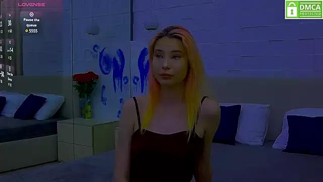 Emma_plux from StripChat is Freechat