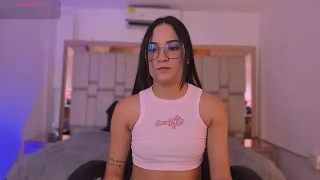 EmmaBeel from StripChat is Freechat