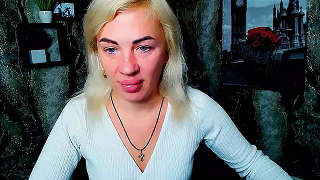 EmmaCat_ from StripChat is Freechat
