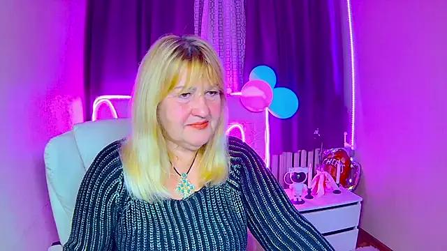 EmmaEllison from StripChat is Freechat