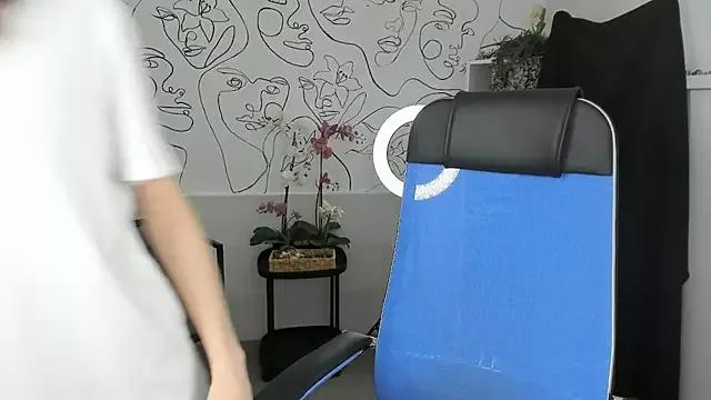 Mad beauty - checkout our excited streamers as they tease to their beloved melodies and slowly squirt for enjoyment to appease your wildest wishes.