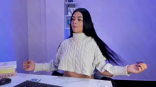 EmmaStonns from StripChat is Freechat