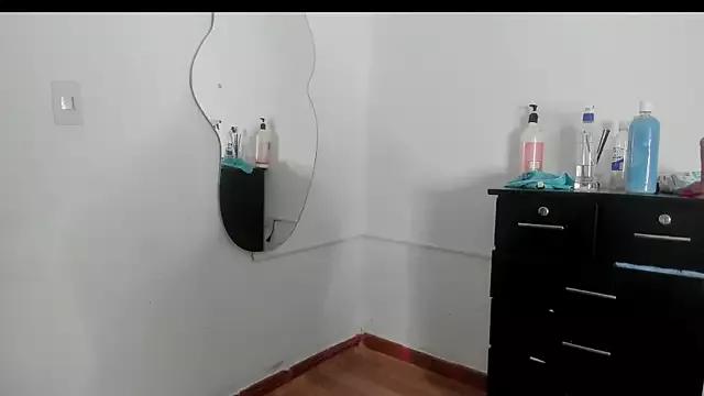 emmysweet01 from StripChat
