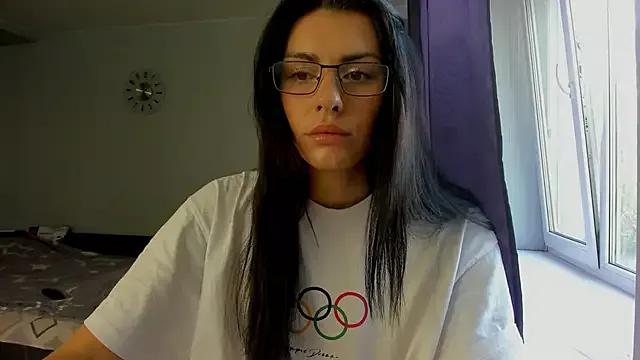 Photos of EmmyWarm from StripChat is Freechat