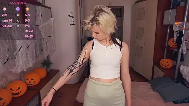 Mad beauty - checkout our excited streamers as they tease to their beloved melodies and slowly squirt for enjoyment to appease your wildest wishes.