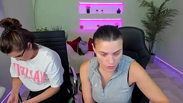 EricaAndPenelopa from StripChat is Freechat
