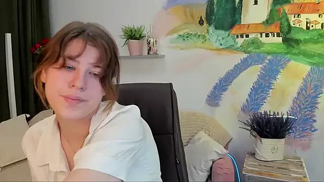 ErinKellei from StripChat is Freechat
