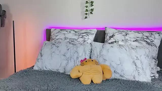 Mad beauty - checkout our excited streamers as they tease to their beloved melodies and slowly squirt for enjoyment to appease your wildest wishes.