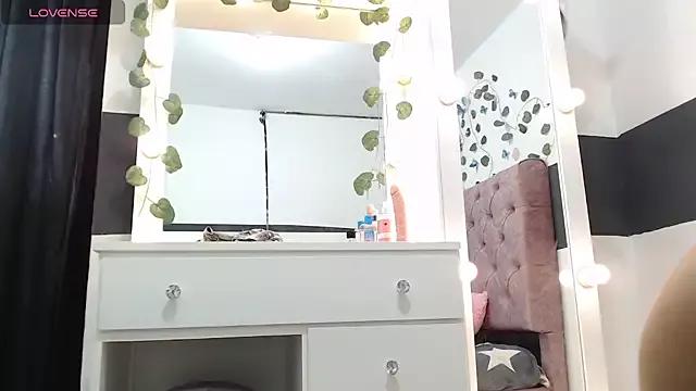 Mad beauty - checkout our excited streamers as they tease to their beloved melodies and slowly squirt for enjoyment to appease your wildest wishes.