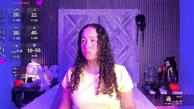 EverlyMooree from StripChat is Freechat